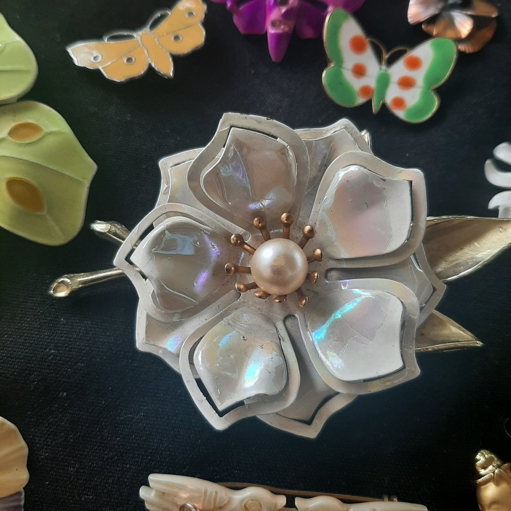Vintage Brooch Lot- mostly enamels, butterflies and flowers - Picture 2 of 7